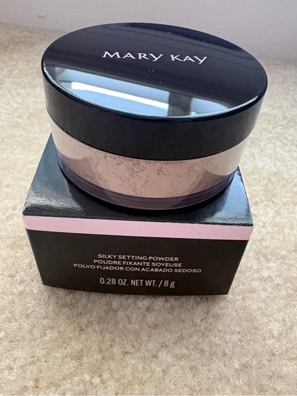 NIB Mary Kay Silky Setting Powder - LIGHT MEDIUM IVORY MATTE